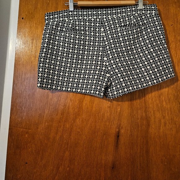 JOE Fresh Patterned Shorts Size 12 - Picture 2 of 5